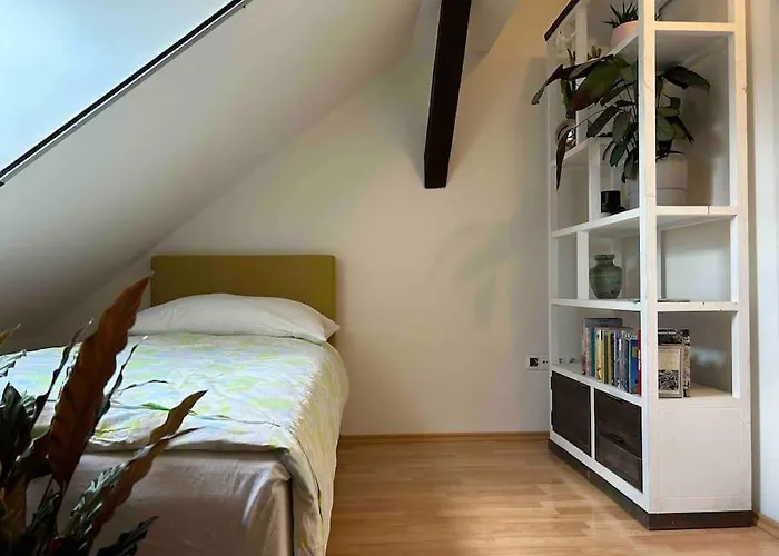 Moderne Dachgeschosswohnung In Bester Lage - Self Check In