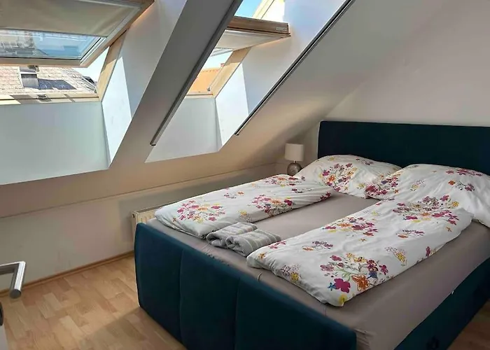 Moderne Dachgeschosswohnung In Bester Lage - Self Check In