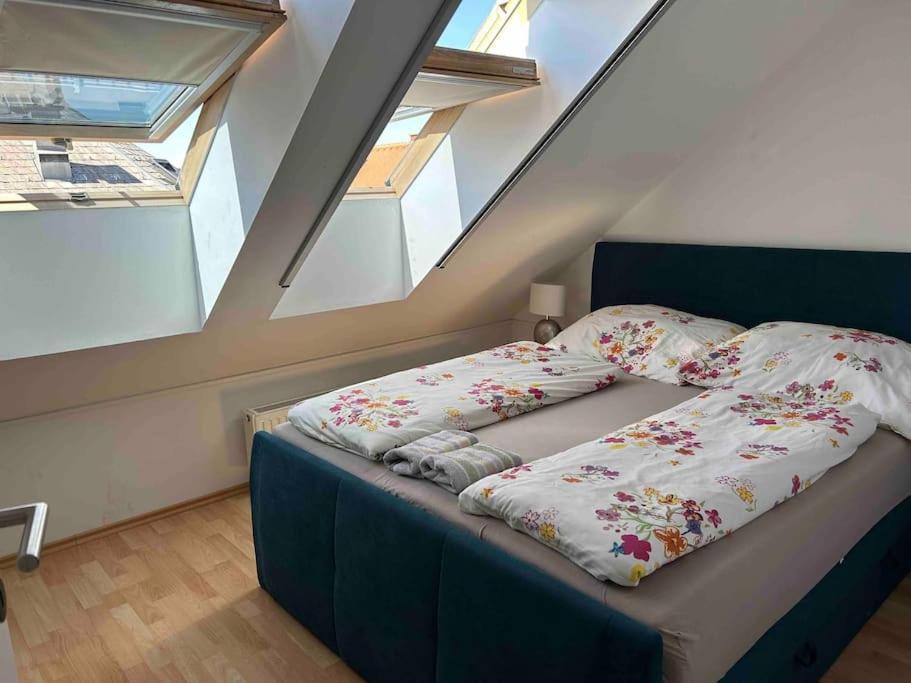 Moderne Dachgeschosswohnung In Bester Lage - Self Check In Appartement